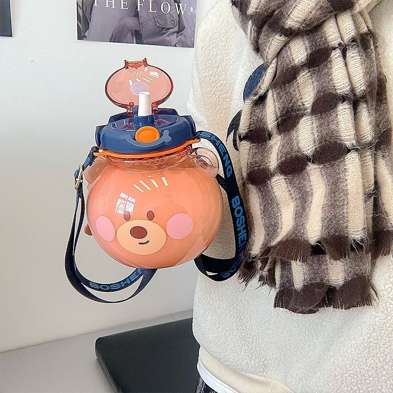 Bình nước hình gấu siêu to có dây đeo quai sách dễ thương kèm ống hút MIIBOOSHI D2.089.XA