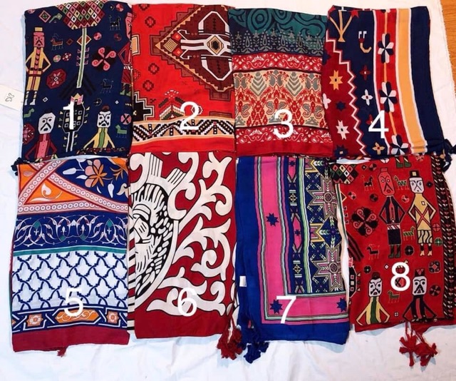 Khăn choàng thổ cẩm đi biển