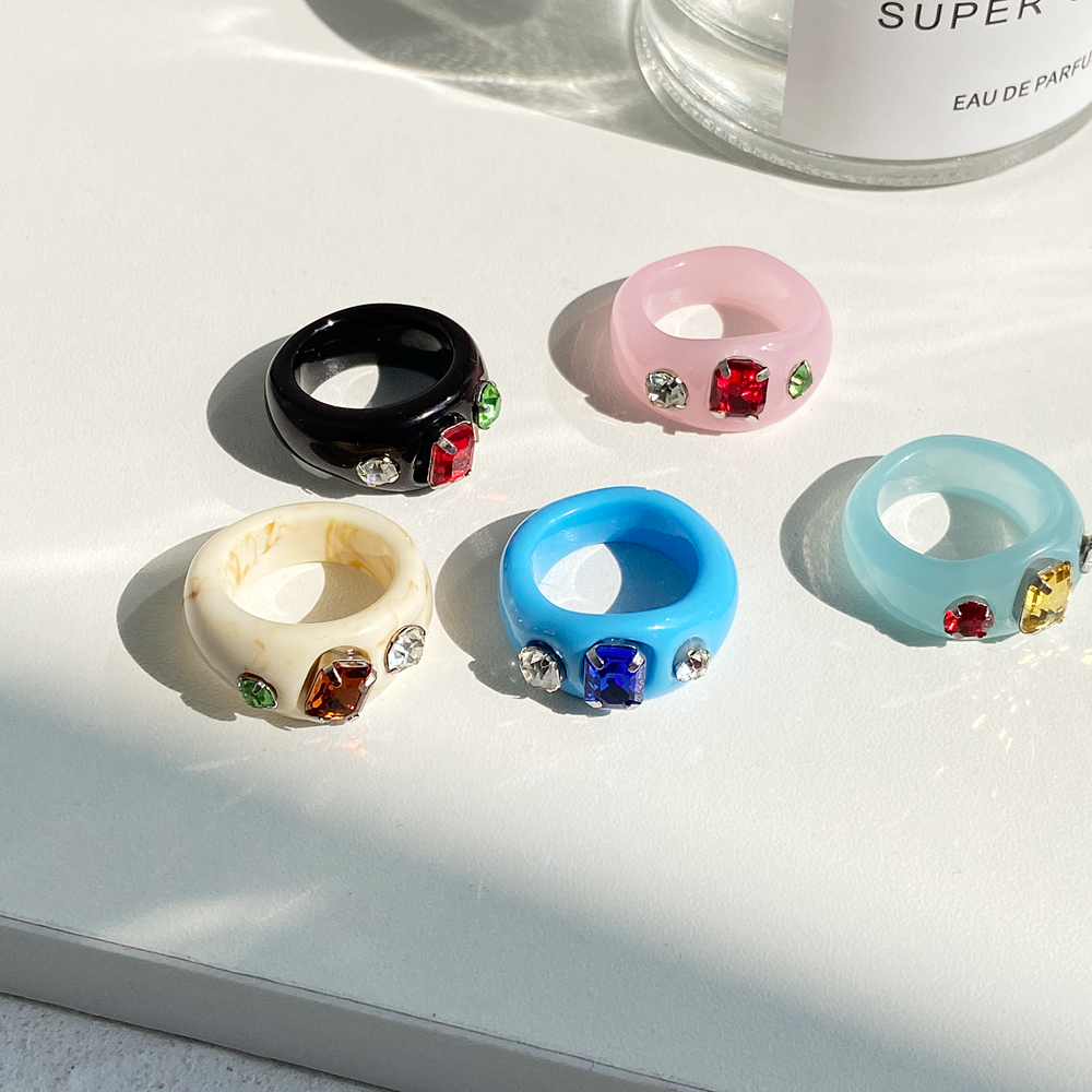 Nhẫn đính đá phong cách cổ điển dành cho nữ