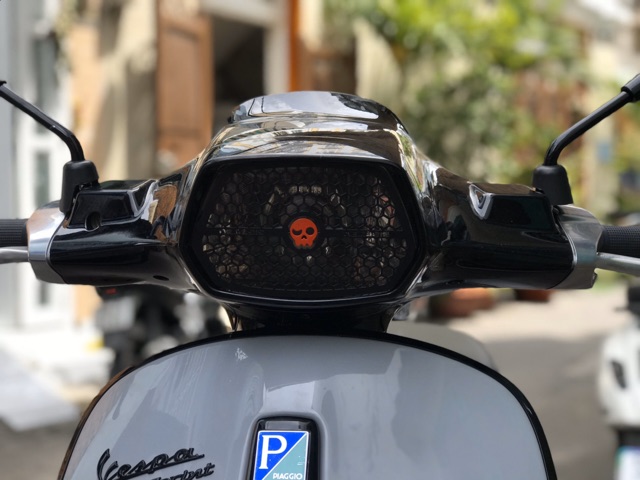 ỐP ĐÈN (CHỤP ĐÈN) PHA VESPA TẶNG KÈM LOGO CÀ VẠT