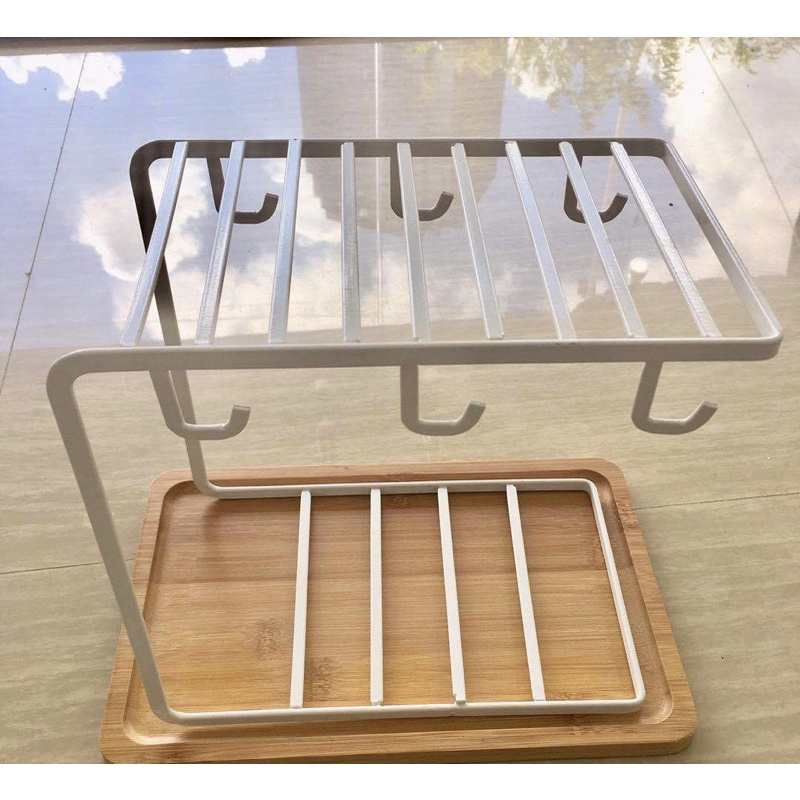 úp cốc, treo cốc gồm cả khay gỗ bên dưới