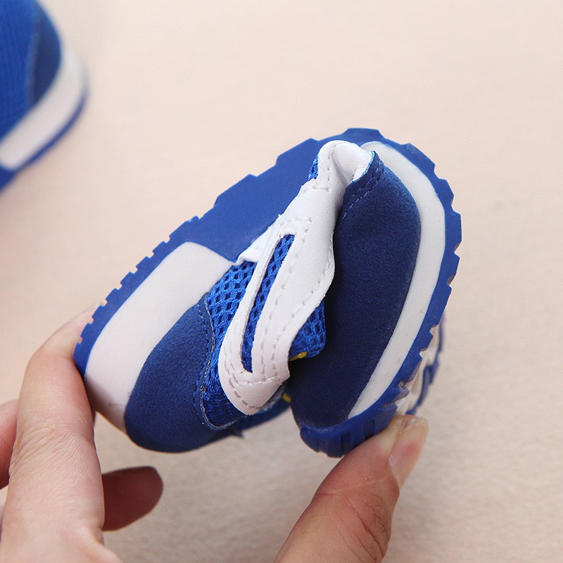 Giày thể thao đế mềm thời trang dành cho bé
