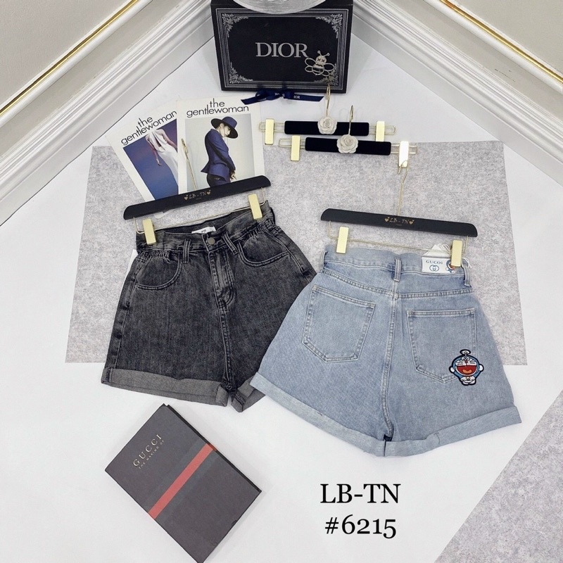 Quần short jean cạp chun thêu doremon
