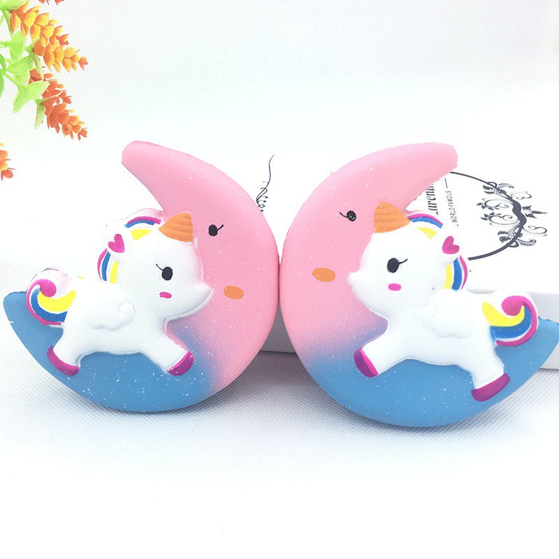 đồ chơi SquiShy NGỰA ÔM TRĂNG