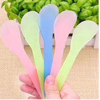 Thìa Nhựa Trộn Mặt Nạ