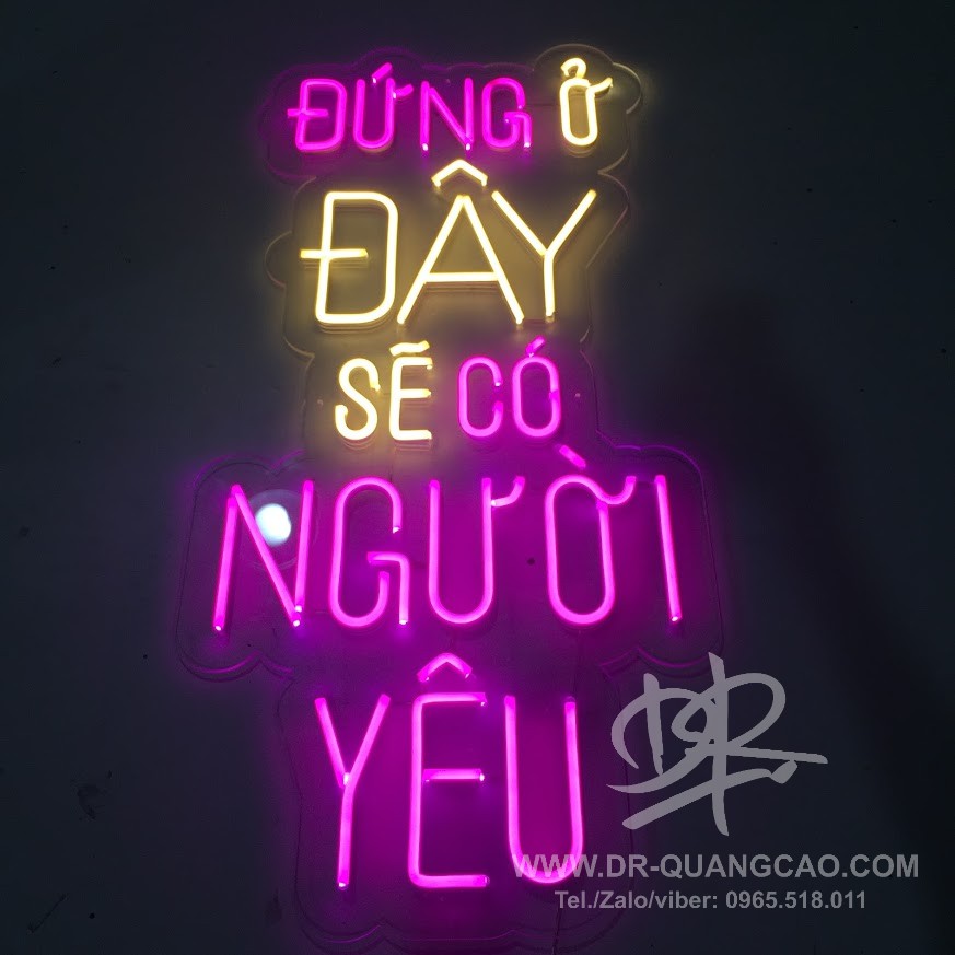 Bảng led neon Ngồi ở đây sẽ có người yêu trang trí quán xá, cửa hàng, trà sữa, tiệm cà phê