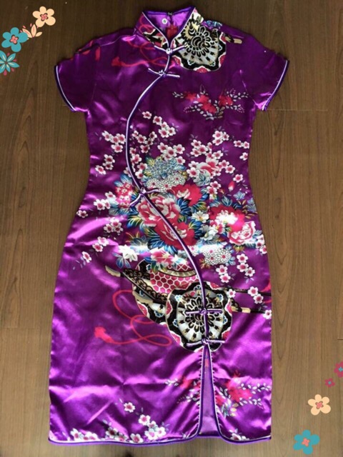 Sườn xám xẻ đùi