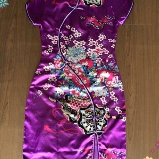 Sườn xám xẻ đùi