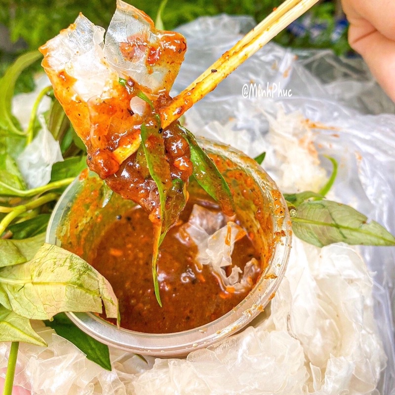 Bánh tráng rìa phơi sương chấm sốt muối ớt Mạnh Hùng
