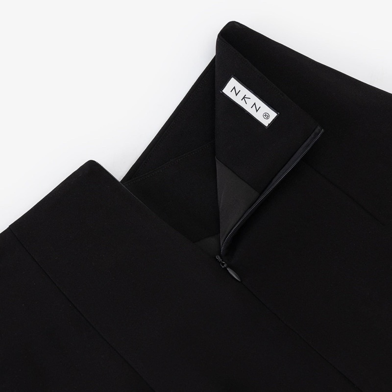 Set Áo ADELA Chân Váy Vest Công Sở Nữ NKN Vai Độn V1DE C17DE