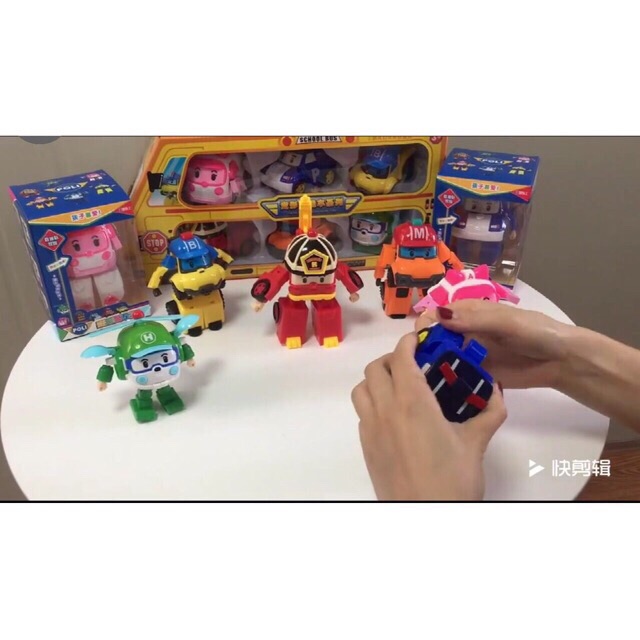 Hộp 6 thành viên biệt đội Robocar Poli biến hình thành máy bay và robot