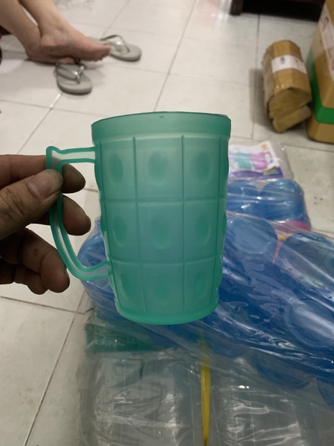 10 LY QUAI UỐNG BIA NHỰA MÀU VÀ TRẮNG