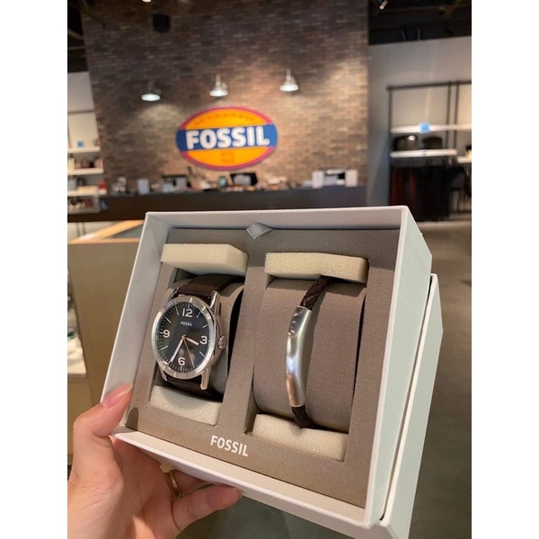 Set đồng hồ nam Fossil gồm 1 đồng hồ + 1 vòng tay, Mặt 42mm, Chống Nước 50m