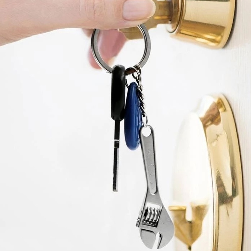 Móc Khóa Hình Cờ Lê Bằng Kim Loại Màu Bạc Sáng Tạo