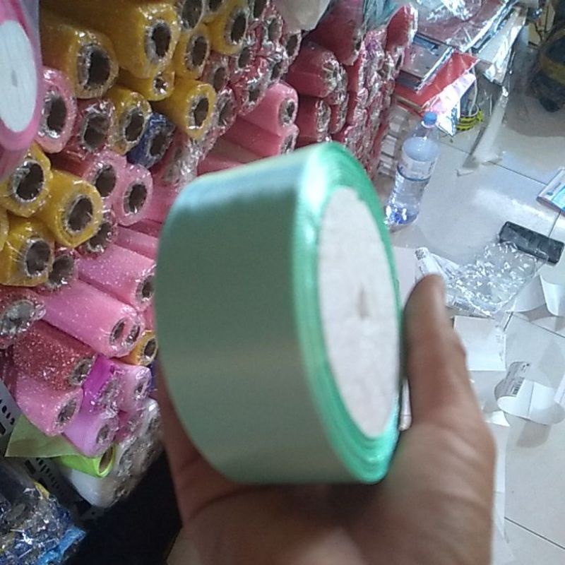 1 CUỘN RUY BĂNG LỤA BẢN 4 PHÂN SỬ DỤNG LÀM NƠ BÓ HOA ,LÀM HOA RUY BĂNG ,LÀM NƠ KẸP TÓC