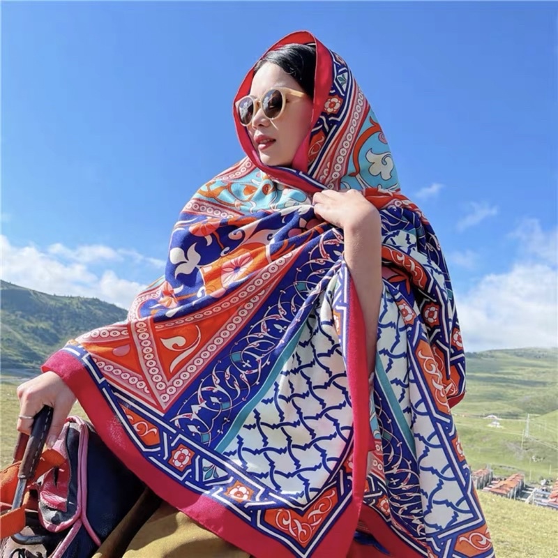 Khăn To Đi Biển Chống Nắng Hoạ Tiết Retro Hiện Đại Pha Cổ Điển