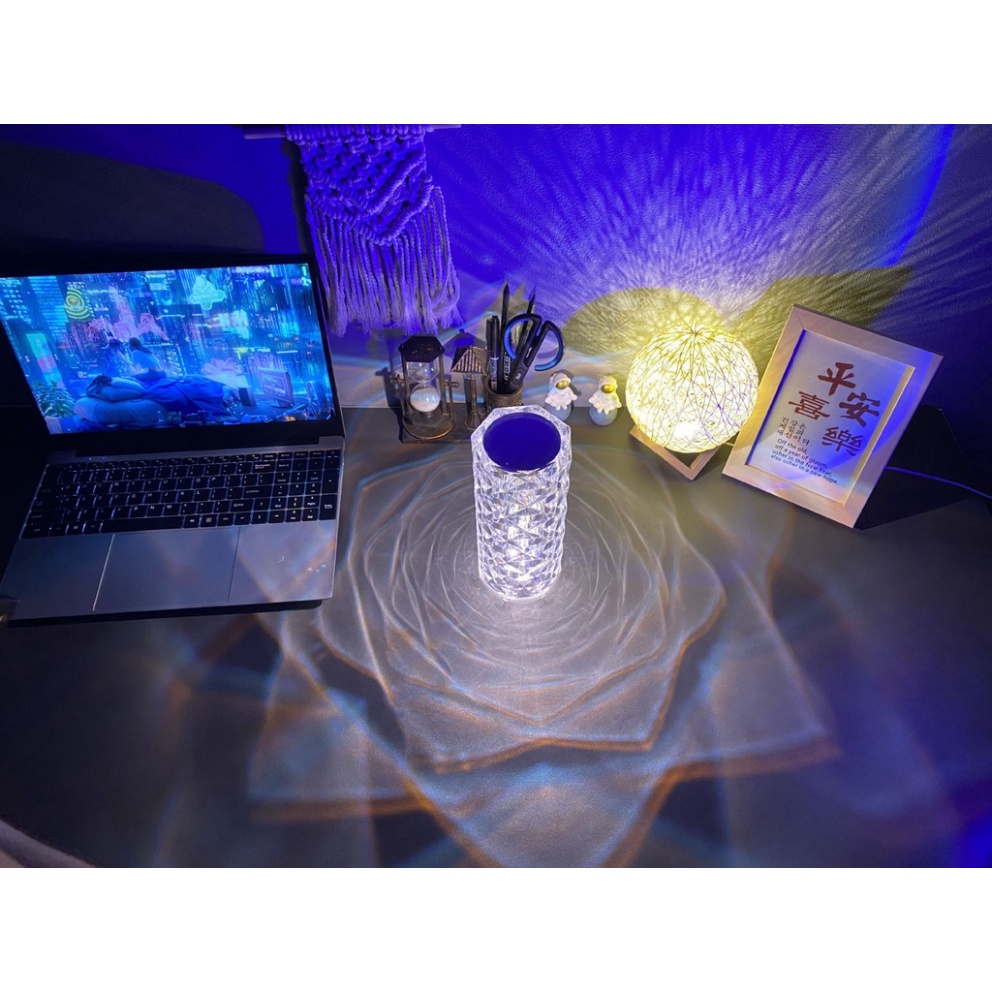 Đèn Ngủ Pha Lê Để Bàn Ánh Sáng Kim Cương Cảm Ứng 3 Màu, Đèn Led Decor Trang Trí Phòng Ngủ Hiệu Ứng 3D