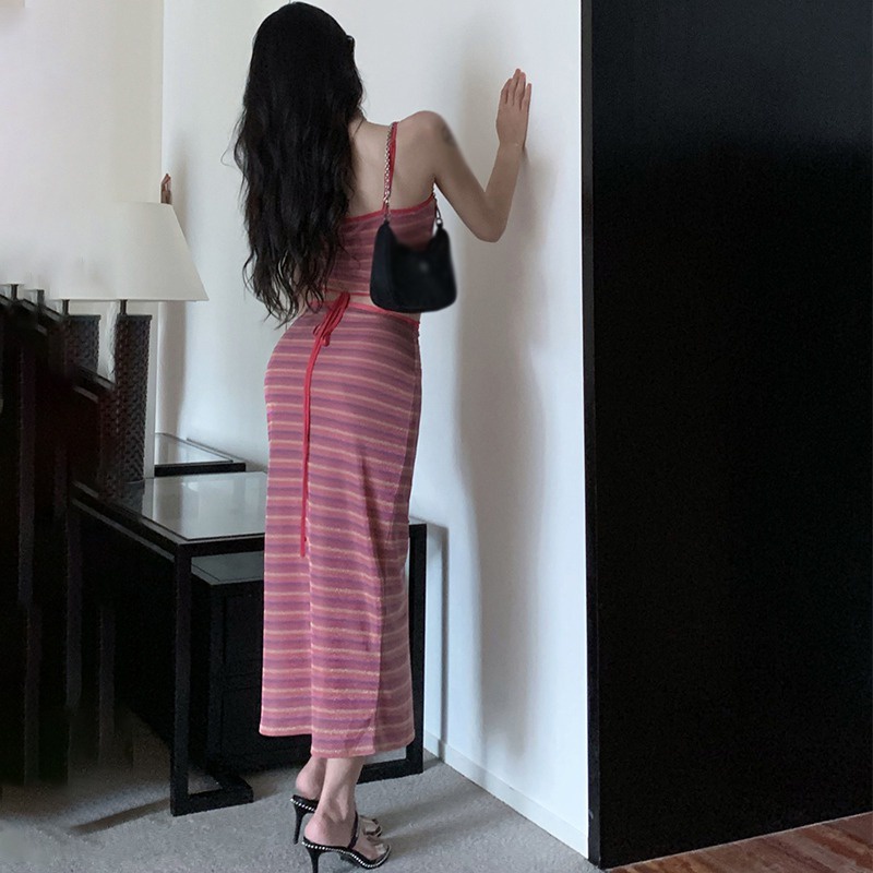 Set áo hai dây và chân váy ôm hông họa tiết kẻ sọc phong cách retro cho nữ