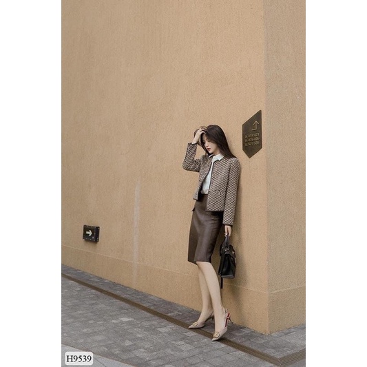 Áo khoác dạ viền nâu tiểu thư sang chảnh | BigBuy360 - bigbuy360.vn