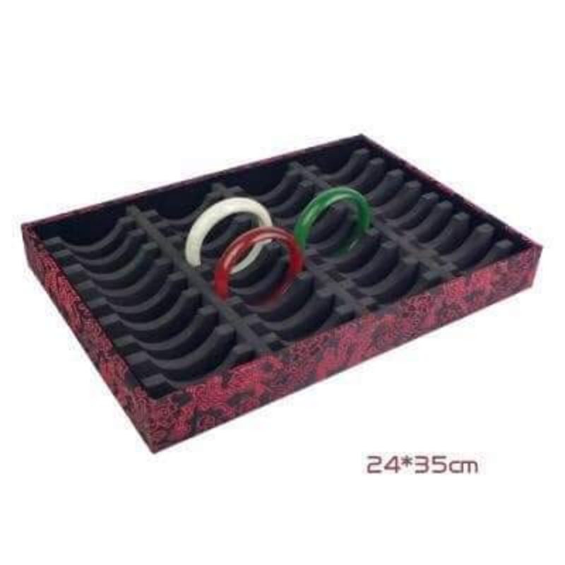 Khay lụa đựng vòng bản 40ô xếp theo size.