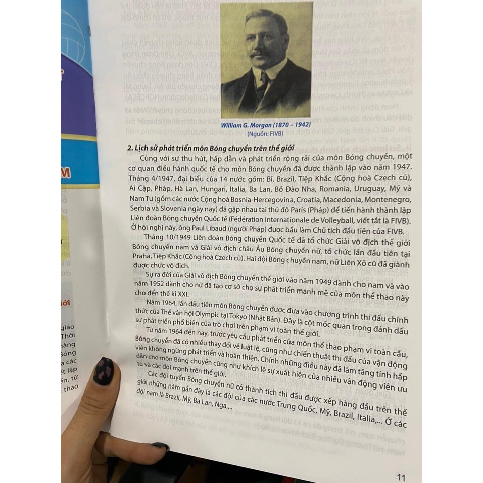 Sách - Giáo dục thể chất 10 : Bóng chuyền ( kết nối ) + bán kèm 1 cuốn Bé tập tô màu 15k