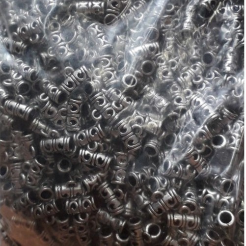 Nguyên liệu charm ống cong xỏ móc treo : 50 gram giá 25k / 1 gói