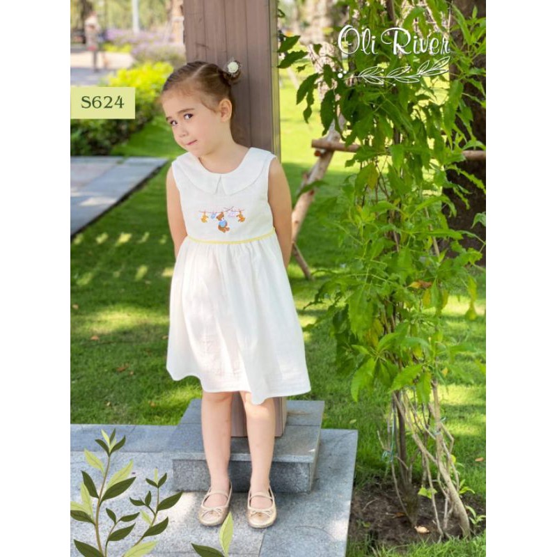 Váy trắng thêu hình gấu bông xinh xắn và cute cho bé gái