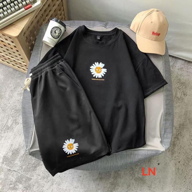 Bộ áo hoa cúc chữ vàng giữa ngực + quần đùi đen LN12 | BigBuy360 - bigbuy360.vn