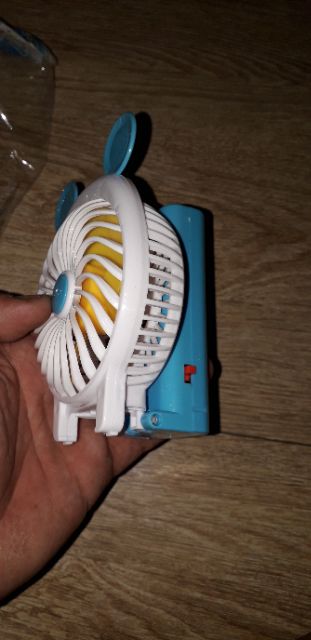 Quạt mini cầm tay gấp lại tặng kèm PIN