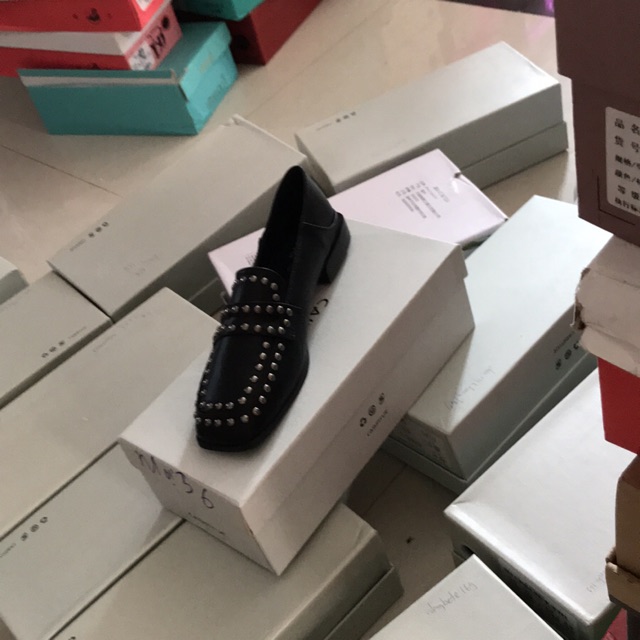 Giày khách đặt livestream shoppe
