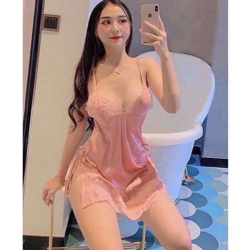 VÁY LỤA CAO CẤP XẺ HÔNG KÈM QUẦN CHIP SEXY kèm video shop tự quay + ảnh feedback cuối cùng | BigBuy360 - bigbuy360.vn