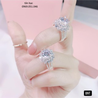 nhẫn hoa sen , bạc ta nguyên chất, bản nhẫn to , đẹp , ôm tay , đính nhiều đá chắc chắn , tạo độ lấp lánh khicó ánh sang