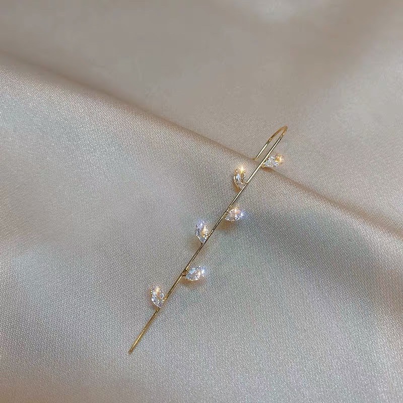 bông tai đính đá kẹp vành tai,thiết kế phong cách hàn quốc sang chảnh