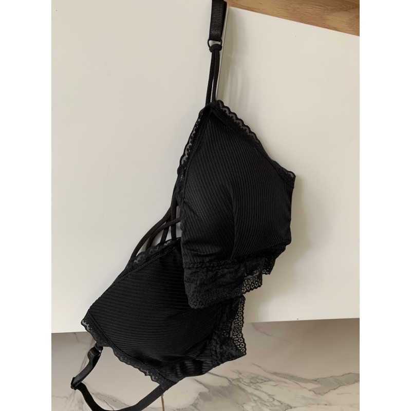Áo Bra Sarah Lingerie dây đan trước ngực có mút và móc cài sau ms 8801