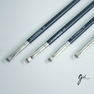 Cọ mí dưới mắt MAC 231