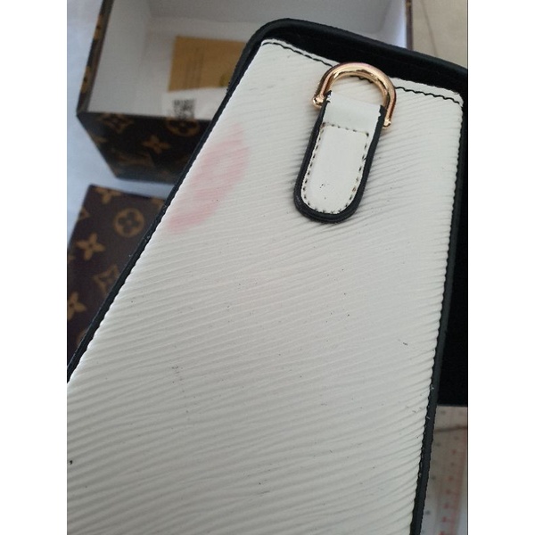 Pass túi đen khóa V