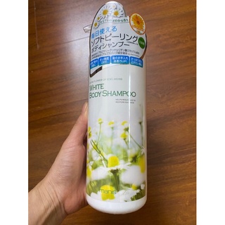 Sữa tắm trắng dưỡng ẩm 450ml nhật bản manis white body shampoo moture