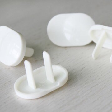 Nút bịt ổ cắm điện bảo vệ an toàn cho bé nút 2 chân màu trắng (10 nút)