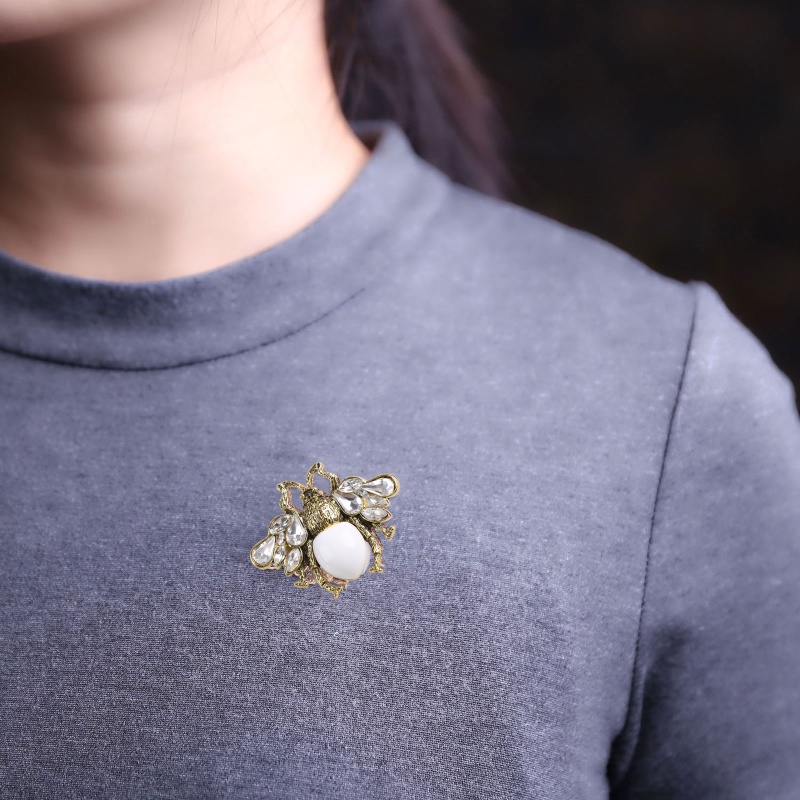 Ghim Cài Áo Hình Con Ong Đính Ngọc Trai Nhân Tạo Thời Trang