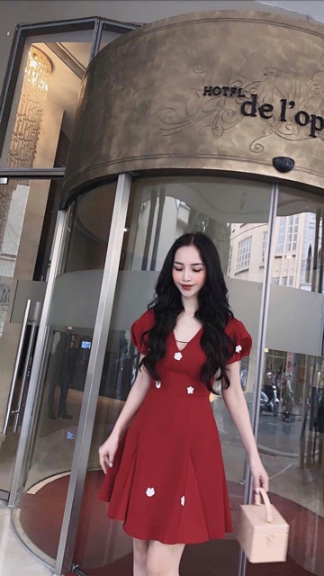 [Mã WASTMAY giảm 15% tối đa 30K đơn 150K] Đầm xoè đen đính hoa nổi | BigBuy360 - bigbuy360.vn