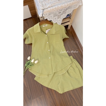 Set bộ áo sơ mi xẻ lưng kèm quần short ống rộng chất đũi gân_Linhchi.studio