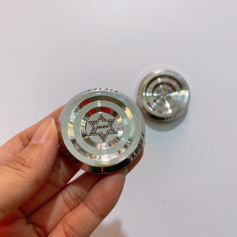 Nút đậy Cate, nút bọc sên inox khắc chữ Salaya lắp xe Honda Yamaha