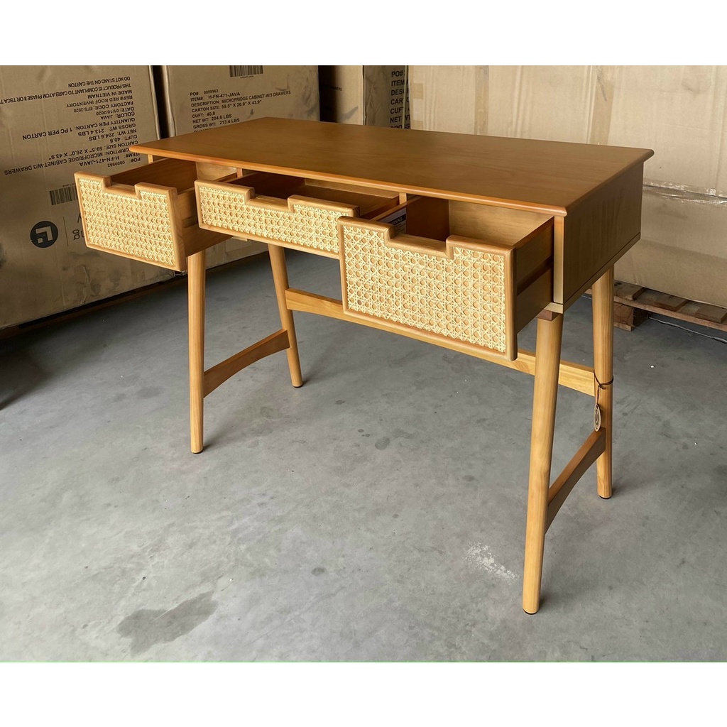 Bàn học bằng mây