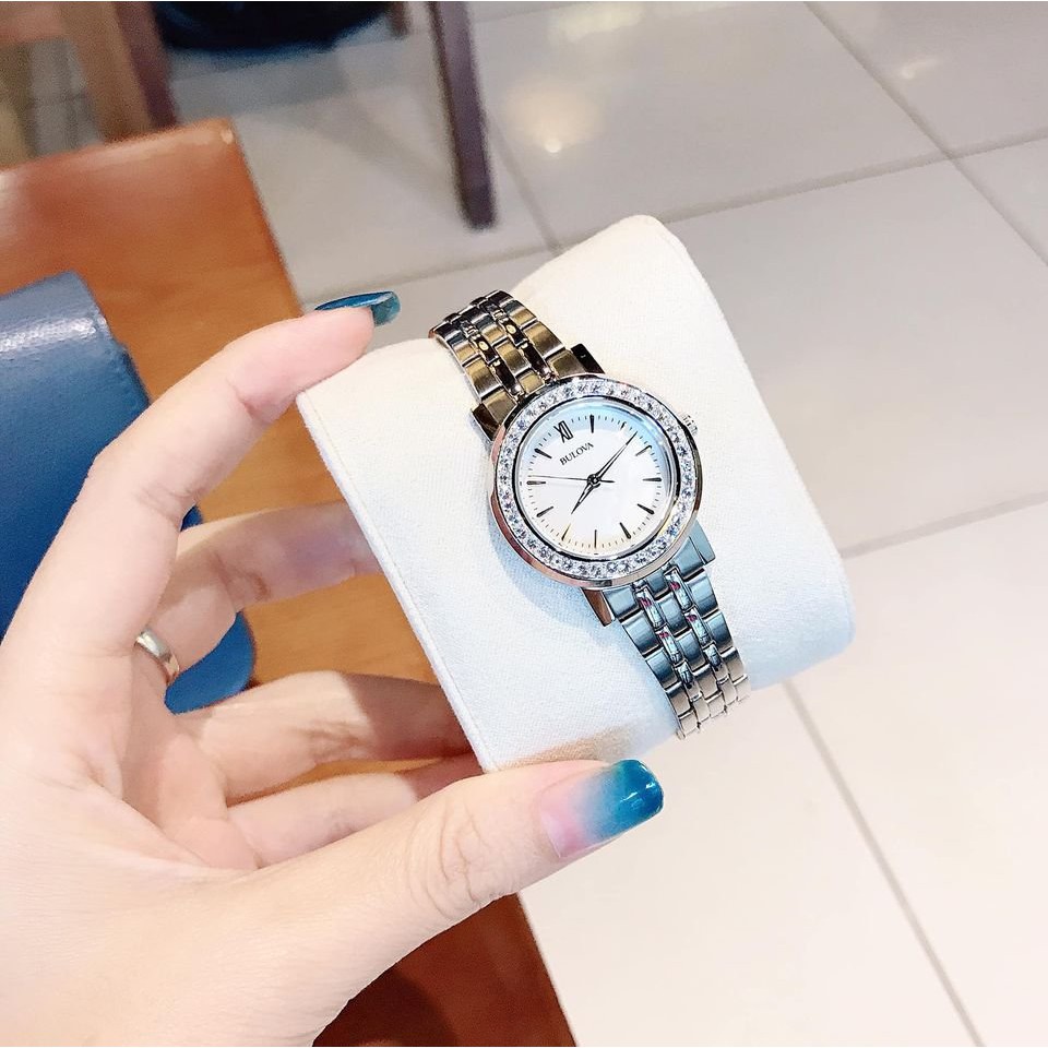 Đồng hồ nữ Bulova 98X111 này đẹp quá, viền full đá lấp lánh
