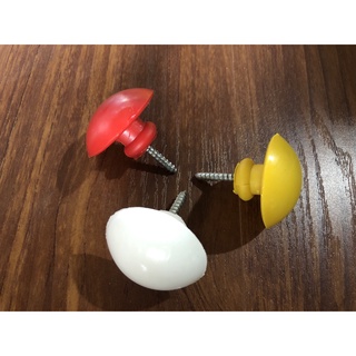Núm vén rèm bằng nhựa