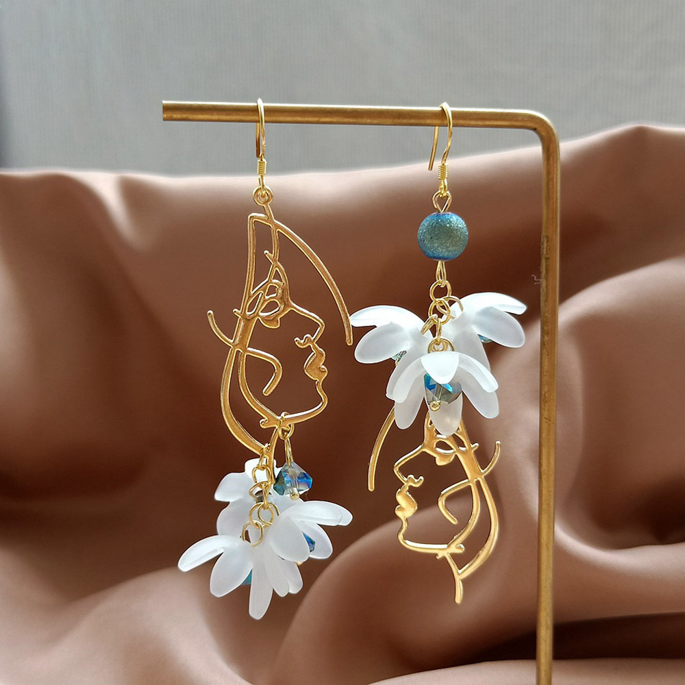 Khuyên Tai Nữ Trang Dáng Dài Tạo Hình Độc Đáo