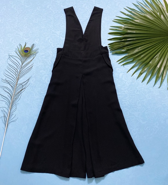 Quần yếm đen dài giả váy ống siêu rộng size L | BigBuy360 - bigbuy360.vn