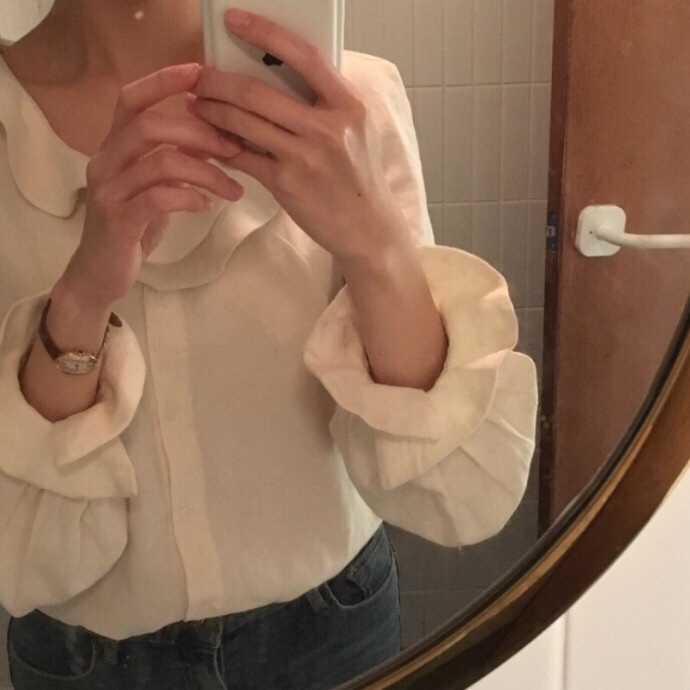 Áo kiểu Hàn Quốc vải lanh Cotton phối ren chấm bi màu sữa dáng ôm phối bèo phong cách công nghiệp