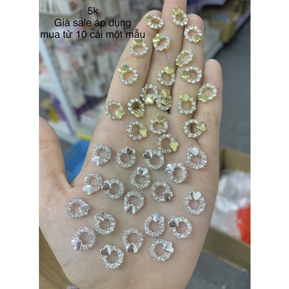 Cham hình đính móng