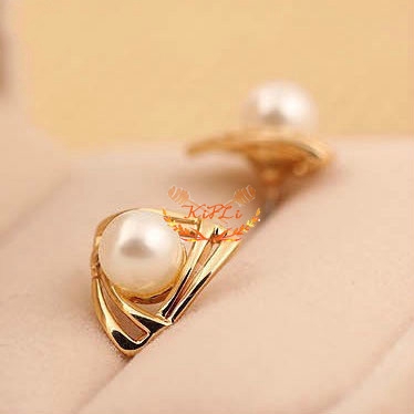 Khuyên Tai Hình Tam Giác Đính Ngọc Trai Đơn Giản